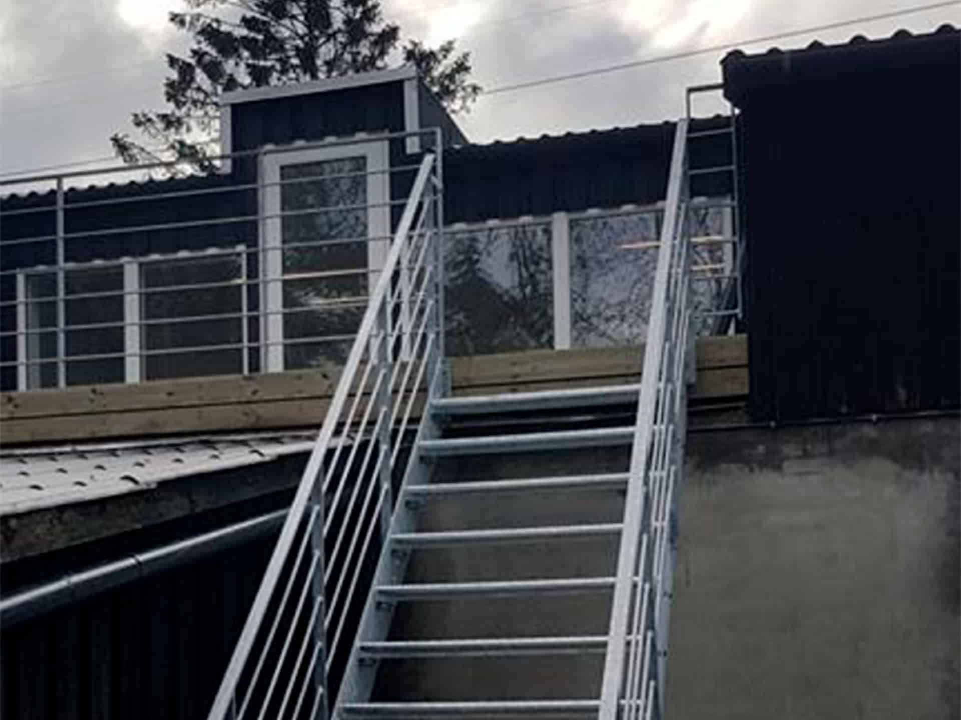 ståltrapper med gelænder
