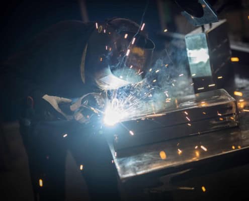 Svejsning af elementer til ståltrappe