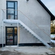Ny ståltrappe leveret og monteret hos kunde