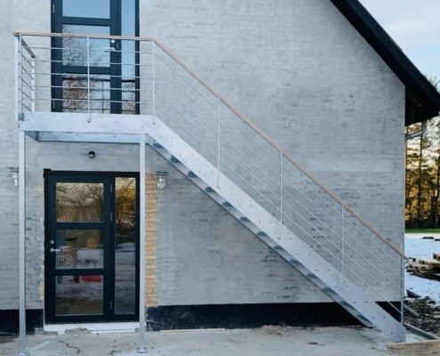 Ny ståltrappe leveret og monteret hos kunde